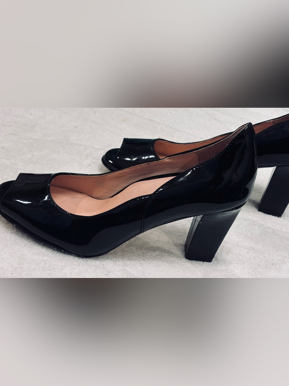 Almost Brand New Heels By Taryn Rose - Size 6.5M - Heel 3 Inches - Box 13A
